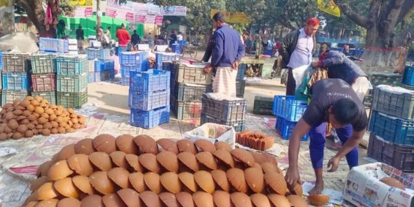 অনলাইনে বিক্রি হচ্ছে রাজশাহীর সুস্বাদু গুড়