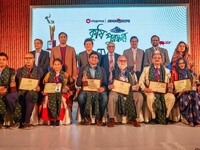 সম্মাননা পেলেন ৮ কৃষক উদ্যোক্তা ও কৃষিবিজ্ঞানী