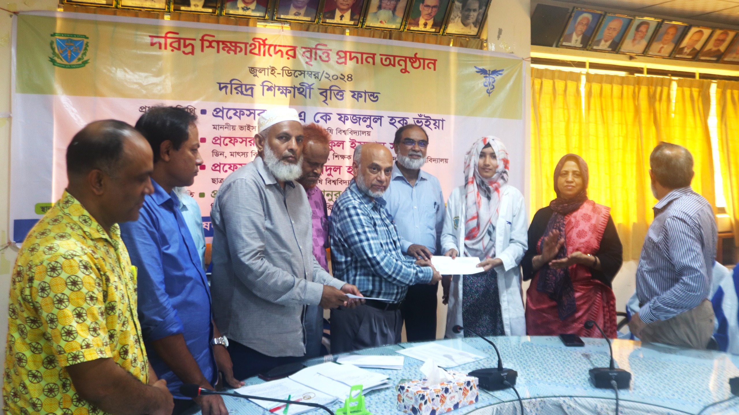 বাকৃবির ভেটেরিনারি অনুষদের দরিদ্র শিক্ষার্থীদের বৃত্তি প্রদান