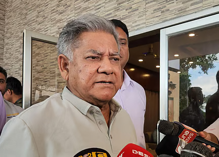 কক্সবাজারে নদী ও পরিবেশের দূষণ করলে হোটেল বন্ধের নির্দেশ নৌপরিবহন উপদেষ্টার