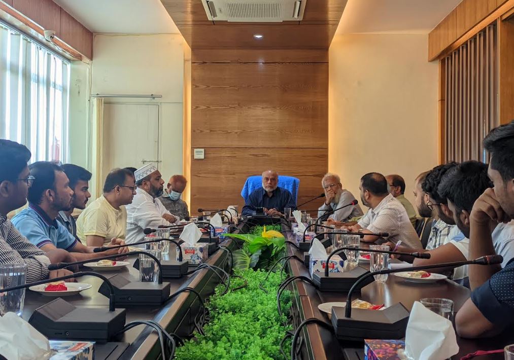 বাকৃবিতে ক্লাস-পরীক্ষা চালুর বিষয়ে শিক্ষার্থী প্রতিনিধিদের সাথে উপাচার্যের বৈঠক