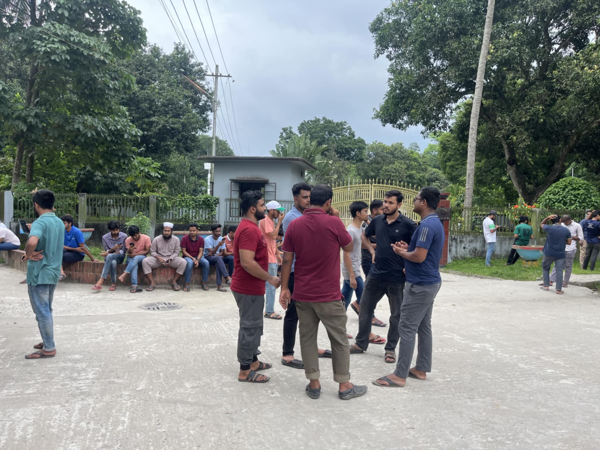 রাজনীতি বন্ধসহ ৭ দফা দাবিতে বাকৃবি শিক্ষার্থীরা