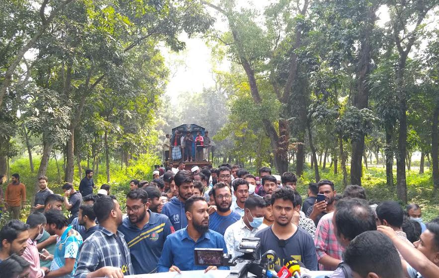 আবারও রেলপথ অবরোধ করেছেন বাকৃবি শিক্ষার্থীরা, ঢাকা-ময়মনসিংহ ট্রেন চলাচল বন্ধ 
