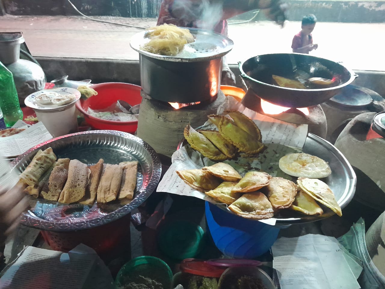 বাকৃবি ক্যাম্পাসে শীতের উষ্ণতায় কুয়াশা, পিঠা আর স্মৃতির মিষ্টি গল্প