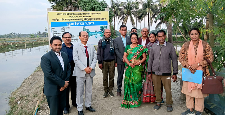 সলিডারিডাড ও উত্তরণ এর পুনঃখননকৃত খাল পরিদর্শন করলেন-কৃষিবিদ ওবায়দুর রহমান মন্ডল