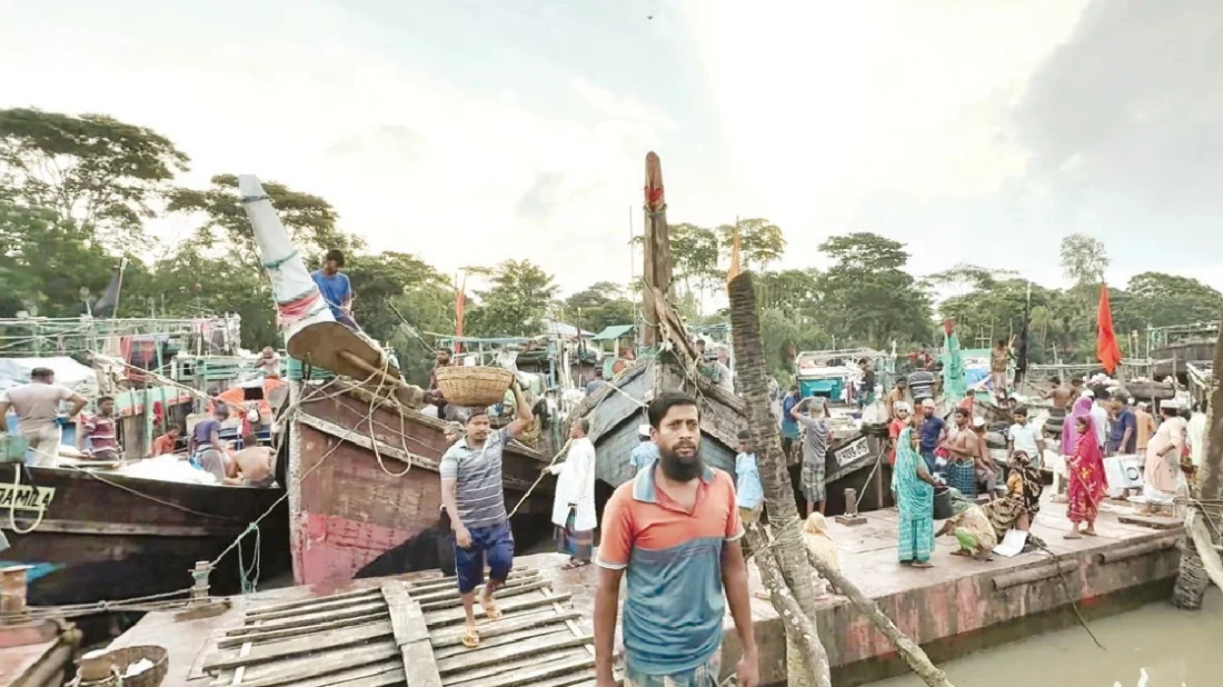 বঙ্গোপসাগরে আশঙ্কাজনক হারে কমছে মাছ, সংকটে জেলে-ব্যবসায়ীরা
