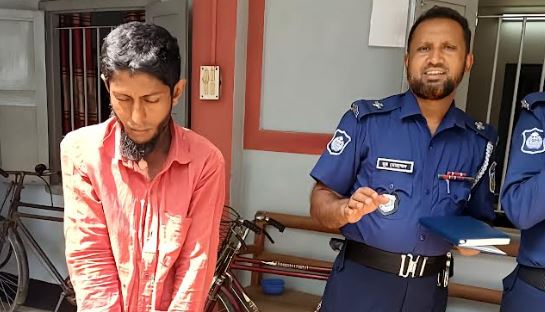 বাকৃবিতে বন্ধ ক্যাম্পাসে চুরির চেষ্টা, আটক এক