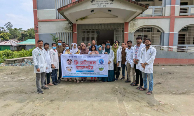 বন্যায় অসুস্থ মানুষ ও প্রাণীর চিকিৎসা সেবা এবং পুনর্বাসনে শিক্ষার্থীদের উদ্যোগ