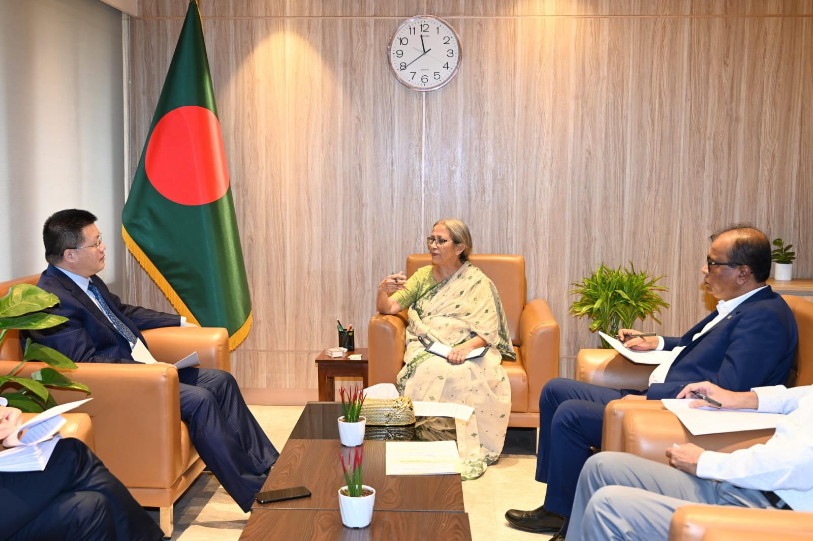 মৎস্য ও প্রাণিসম্পদ উপদেষ্টার সঙ্গে চীনা রাষ্ট্রদূতের সাক্ষাৎ