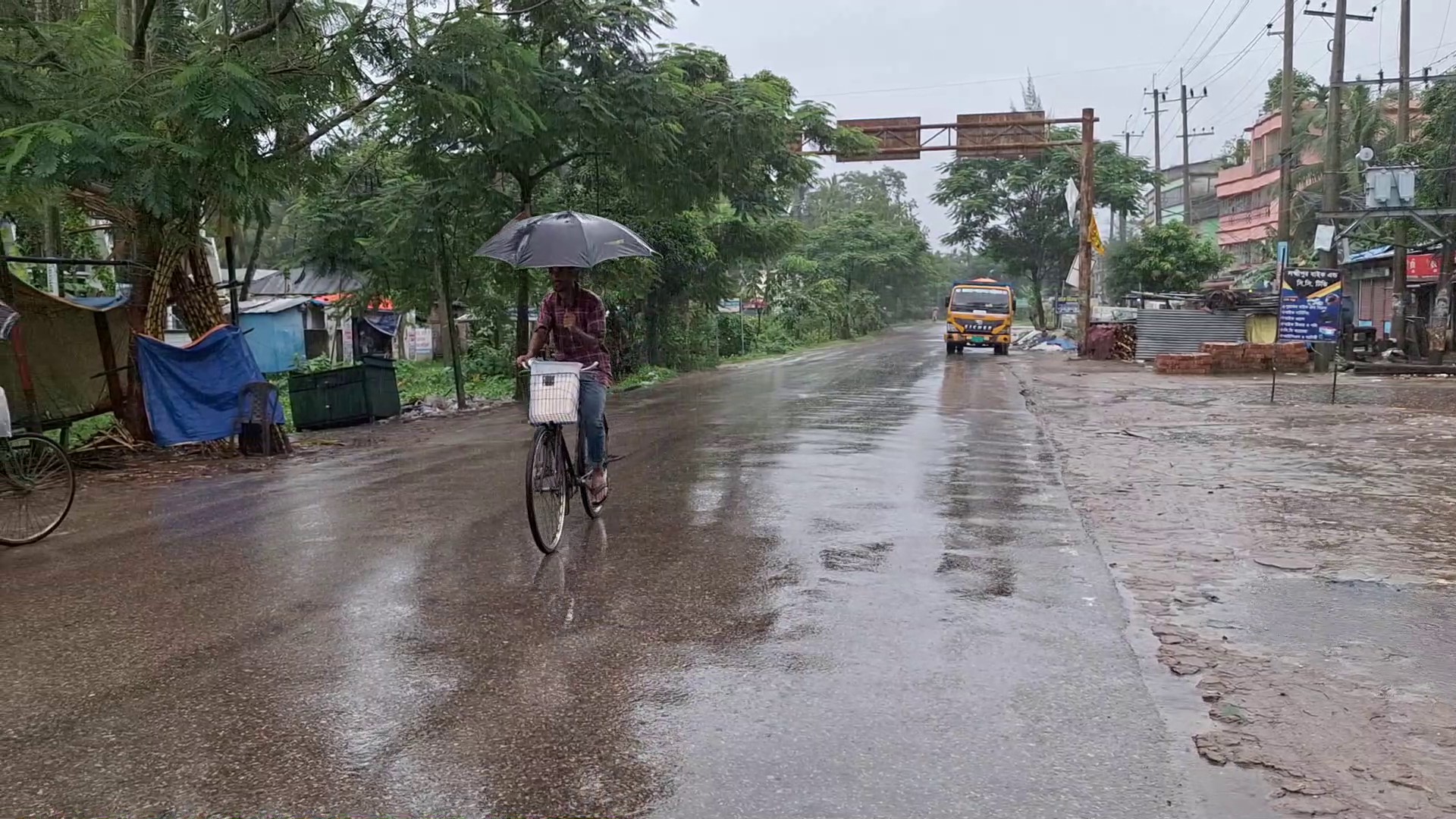 লক্ষ্মীপুরে টানা বৃষ্টিতে দুর্ভোগ : কমছে তাপমাত্রা