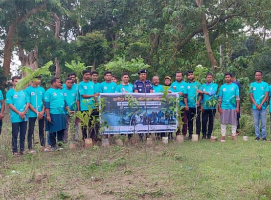 ফেনীতে শহীদ উদ্যান ঘোষণা করে মিশন গ্রিন বাংলাদেশের বৃক্ষরোপণ