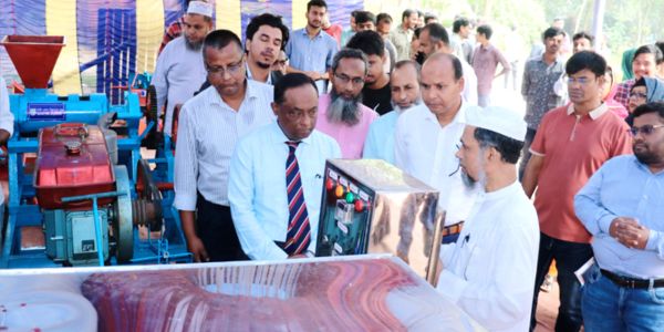 হাবিপ্রবিতে কৃষি যন্ত্রপাতির প্রদর্শনী অনুষ্ঠিত হয়েছে