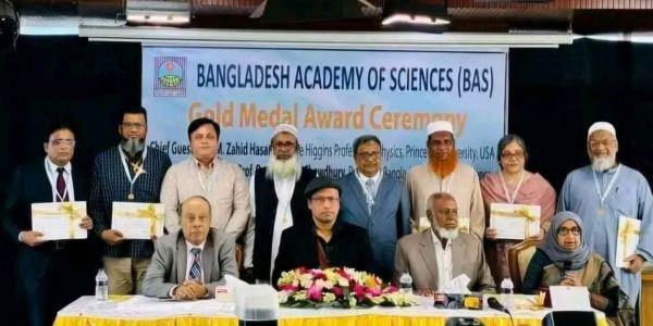 গবেষণায় অবদানের জন্য স্বর্ণপদক পেলেন বাকৃবির ৫ শিক্ষক