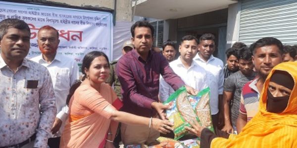 কালিয়ায় বিনামূল্যে ধান, সবজি  বীজ ও নগদ অর্থ বিতরণ