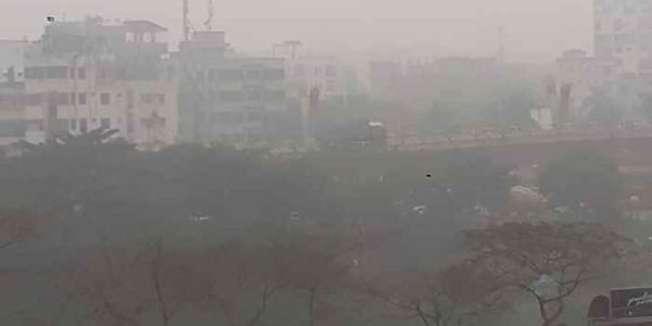 শীতের আমেজ ঢাকায়, কুয়াশা দেখা দিচ্ছে