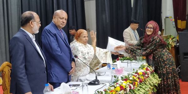বাকৃবিতে ৫ জন গবেষককে বিএসএ অ্যাওয়ার্ড প্রদান